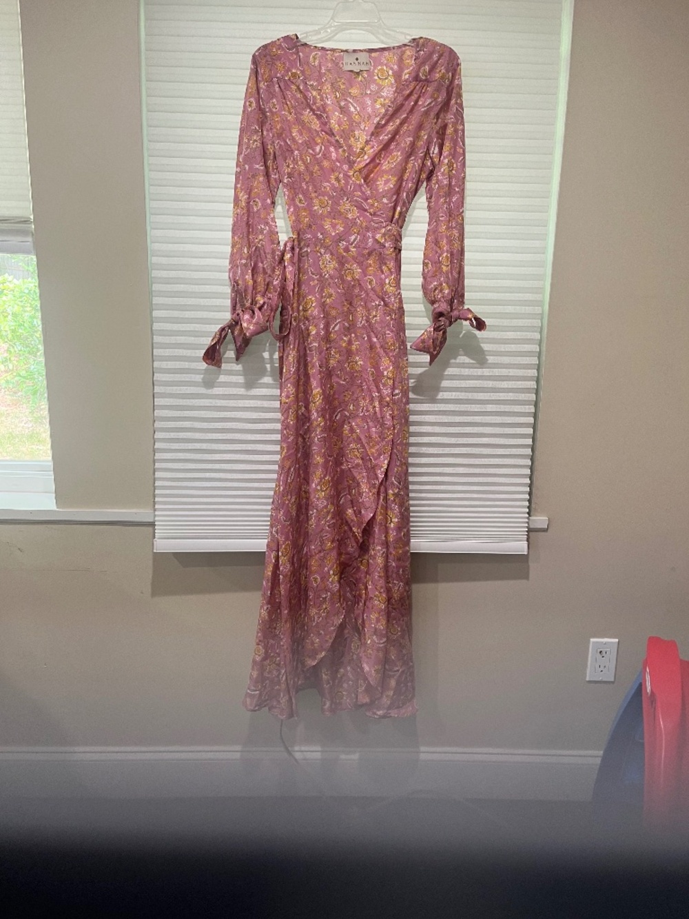 HANNAH NWOT FLORAL DRESS